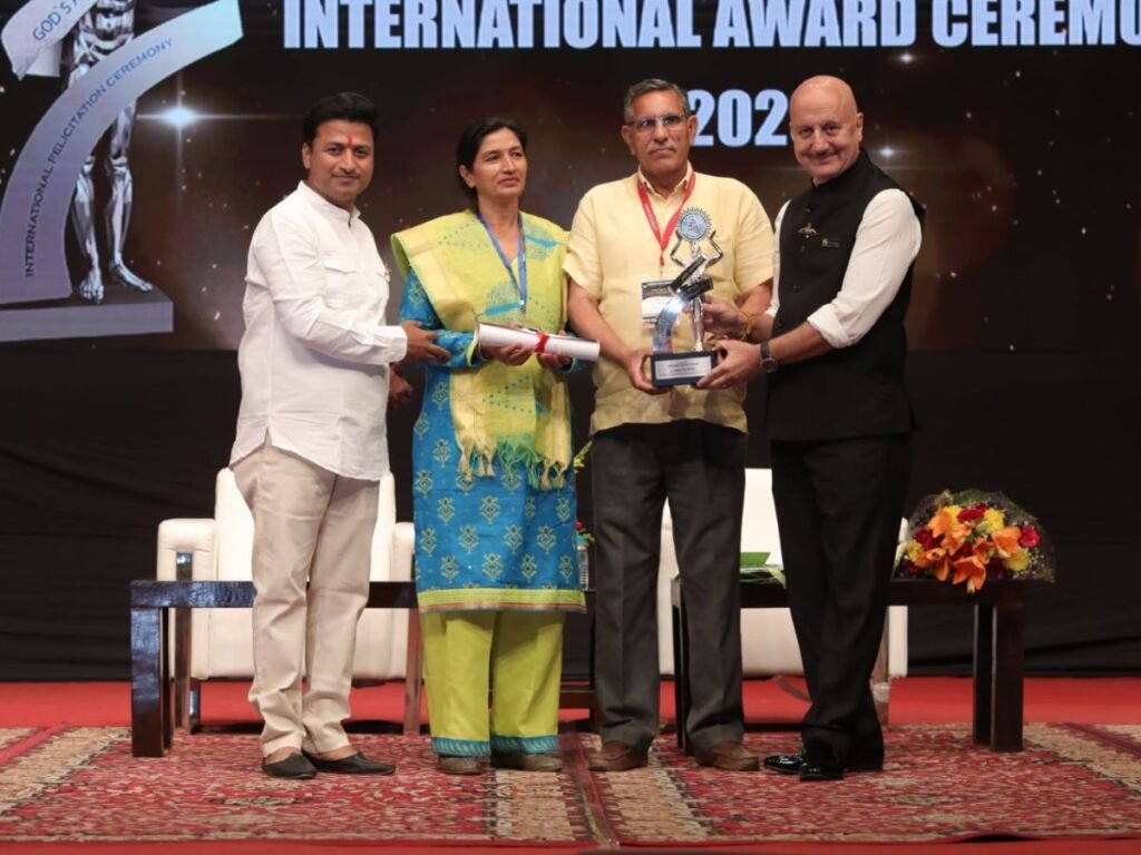 Narayan Seva Sansthan’s Award Ceremony; Anupam Kher felicitated 55 inspirational personalities