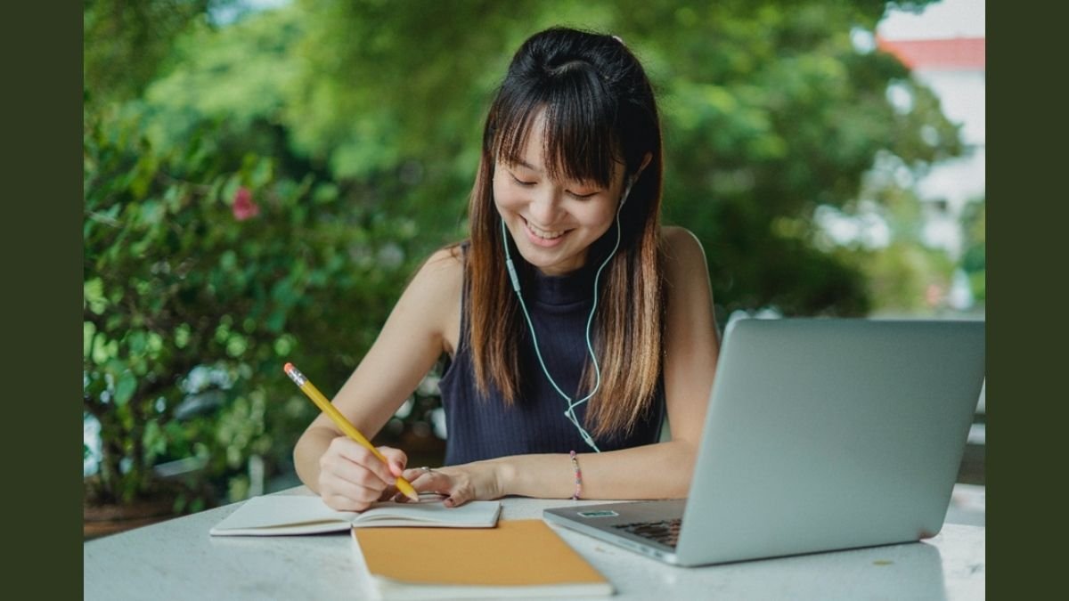 5 Best Essay Writing Websites You Need to Check Right Now