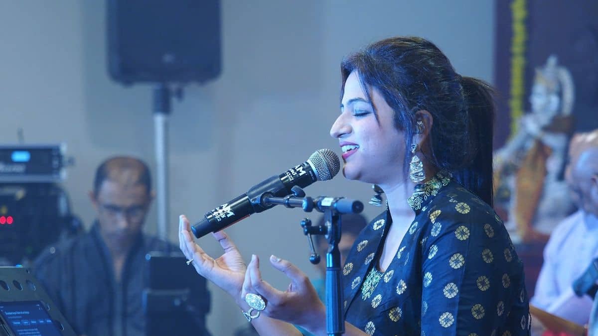 Anuja Sahai Mesmerizes South African Audiences with Captivating Performance